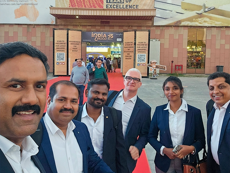 Postbild_IndiaWood2025_2